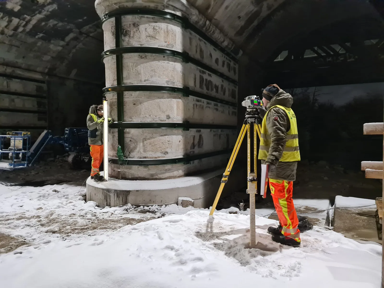 Zatěžovací zkouška železničního klenbového mostu v Brně